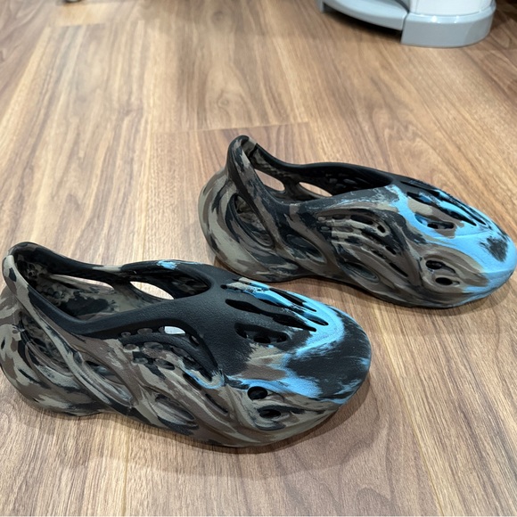 Yeezy Foam RNR MX Cinder - Picture 3 of 4